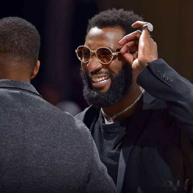 波尔图集结日更衣室发声,志在亚冠名次提升,球迷炸锅,临场指挥获称赞 波尔图集结日更衣室发声,志在亚冠名次提升,球迷炸锅,临场指挥获称赞