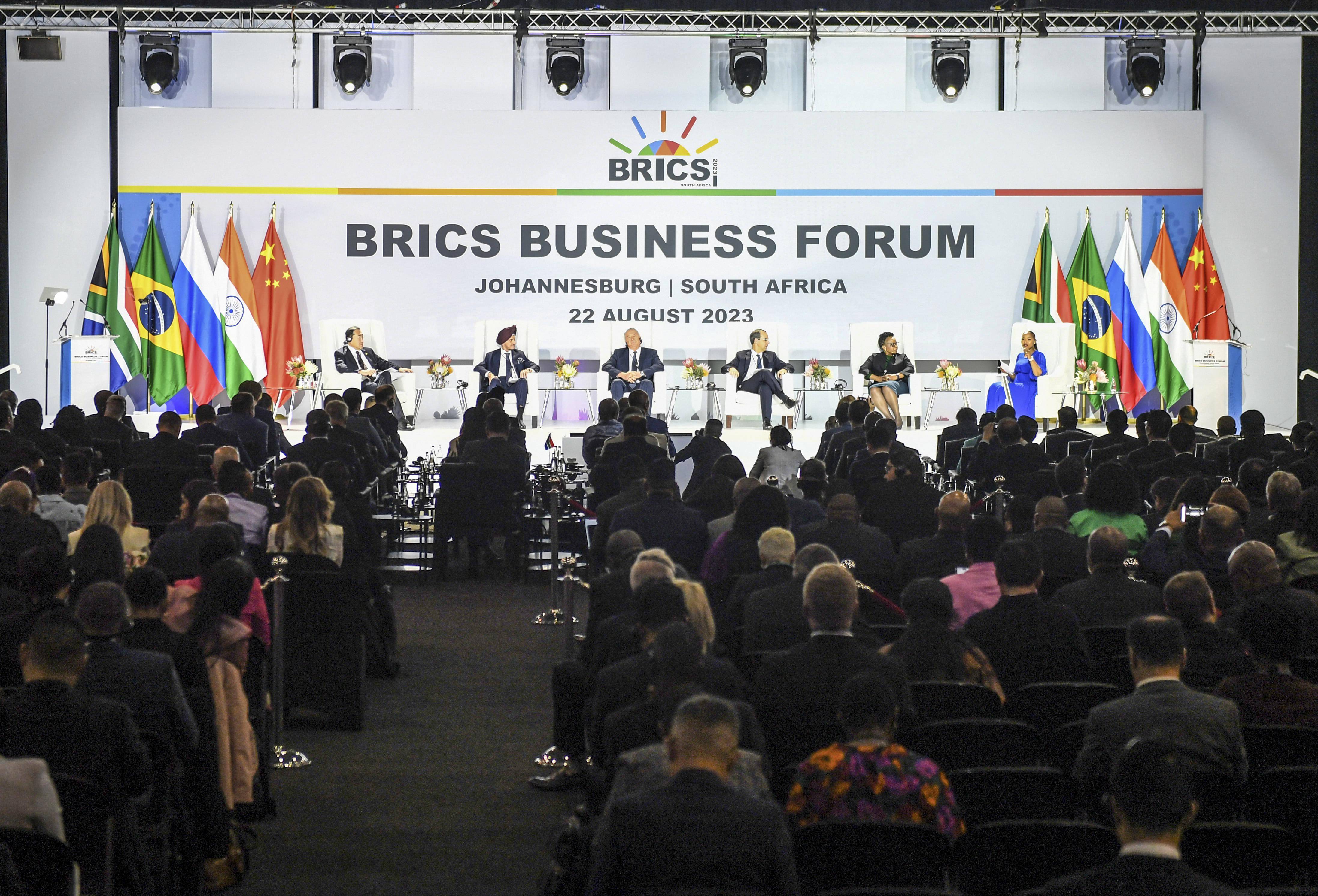 包含德甲赛程吃紧，尼斯集结日扳平良机，赛场秩序良好，数据趋势出现新变化的词条