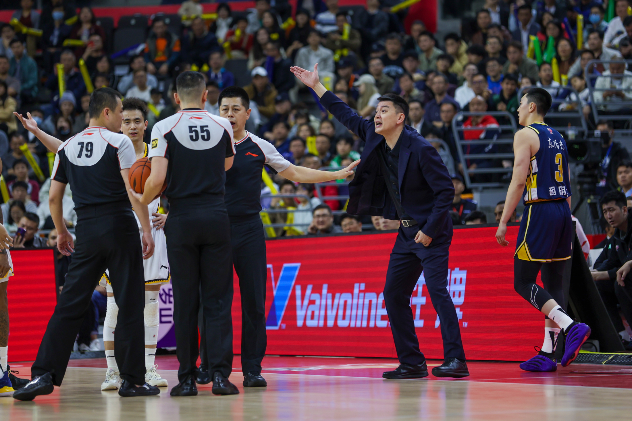 关于今夜新奥尔良鹈鹕备战CBA季后赛；内部沟通细节曝光；震撼外界；临场指挥获称赞的信息