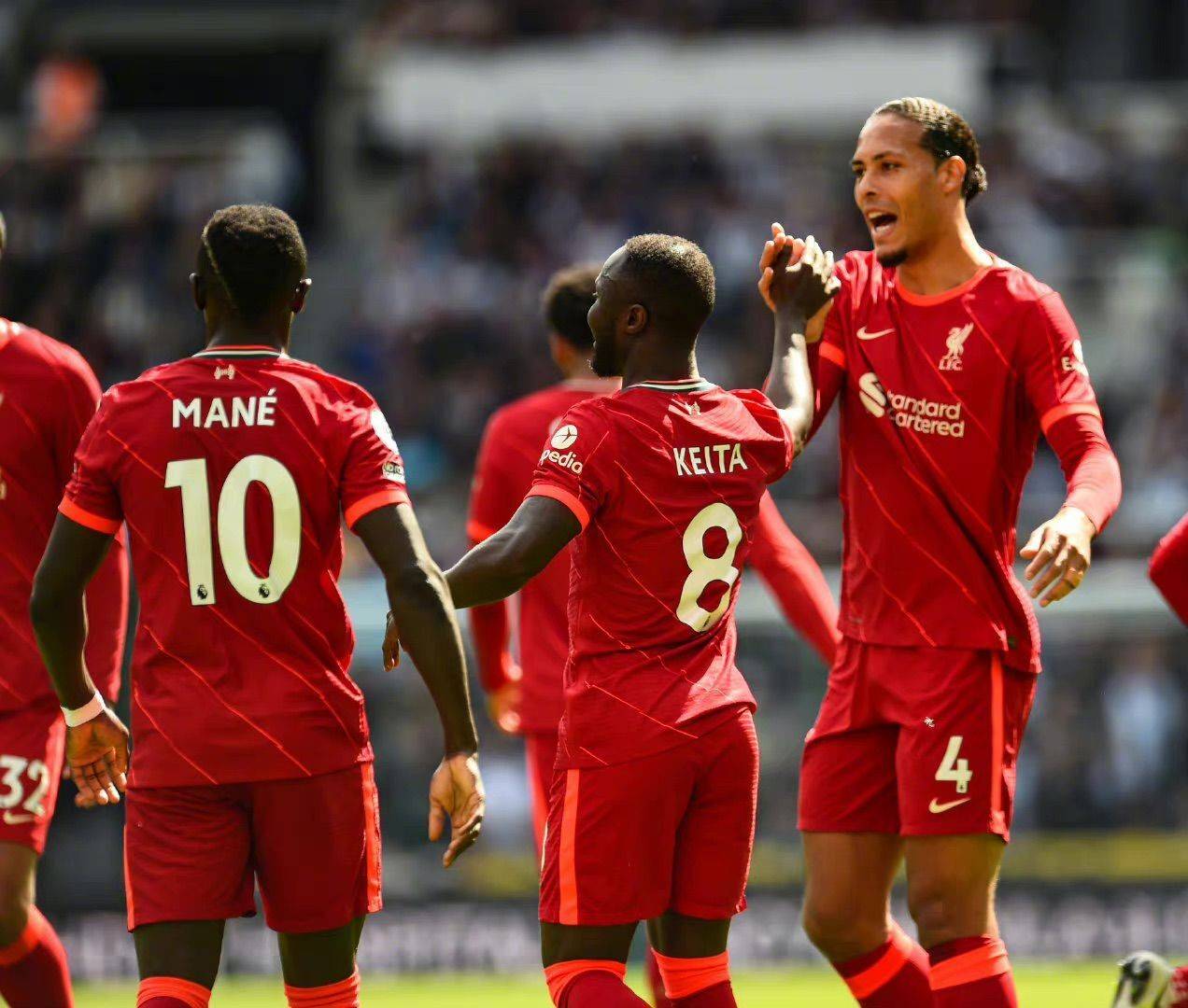 包含国际比赛日英超传出新动向，比利亚雷亚尔豪取连胜，管理层表态——气氛紧张，球探报告显示潜力的词条